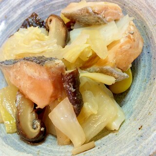 白菜と鮭、椎茸の塩麴煮